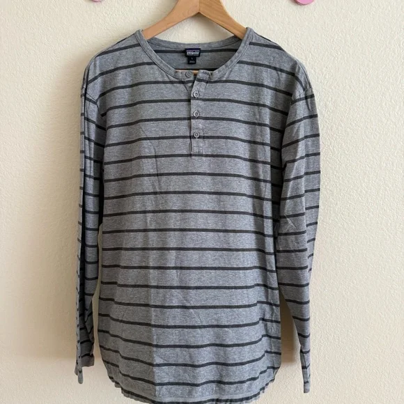 Patagonia Men’s Light Gray and Dark Gray Striped Short Sleeve Henley Size L - Picture 1 of 9